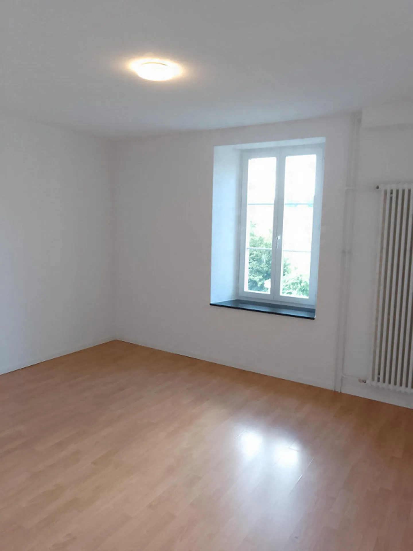 Ampio appartamento di 4,5 locali in affitto a Cham. - Foto 12 di 13