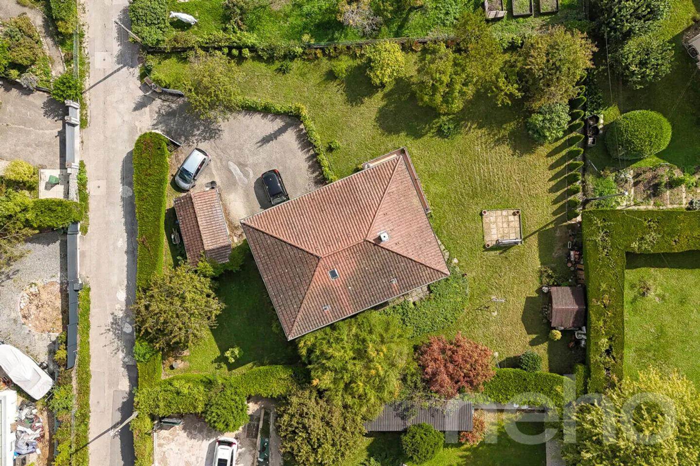 Village house with 2 apartments and transformation potential - Photo 3 of 12