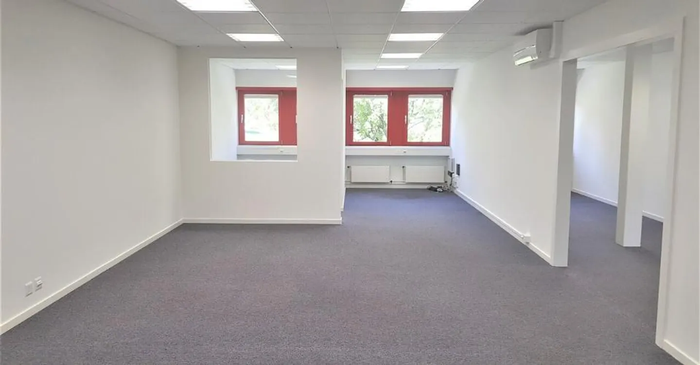 Office 138m² + storage 8m² in excellent condition - Available immediately - Photo 2 of 6