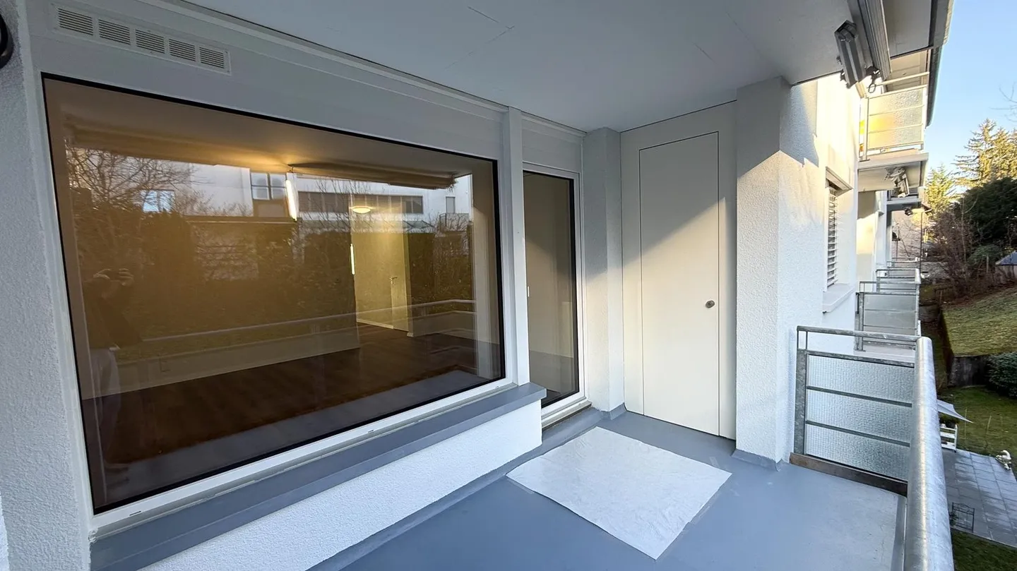 Appartement urbain élégant de 3 1/2 pièces avec grand balcon - Approuvé par les BANQUES - Photo 3 sur 8