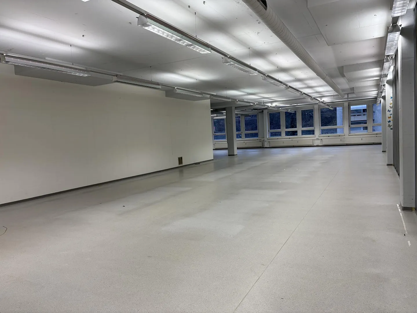 Espace commercial, logistique, bureau ou entrepôt abordable à louer - Photo 12 sur 18