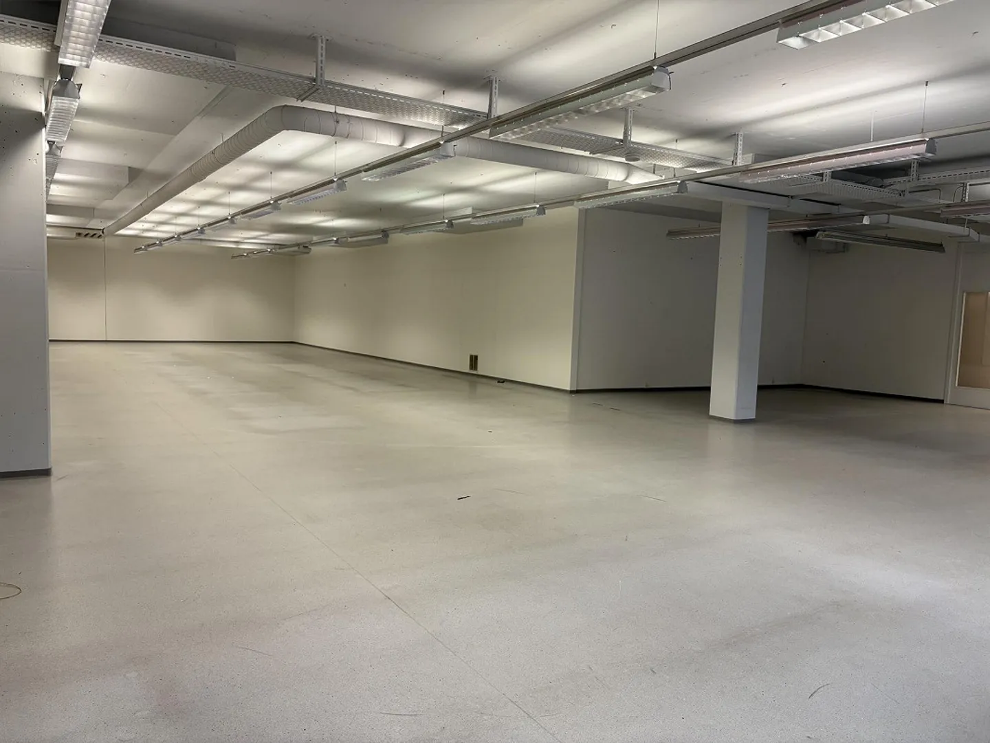 Espace commercial, logistique, bureau ou entrepôt abordable à louer - Photo 10 sur 18