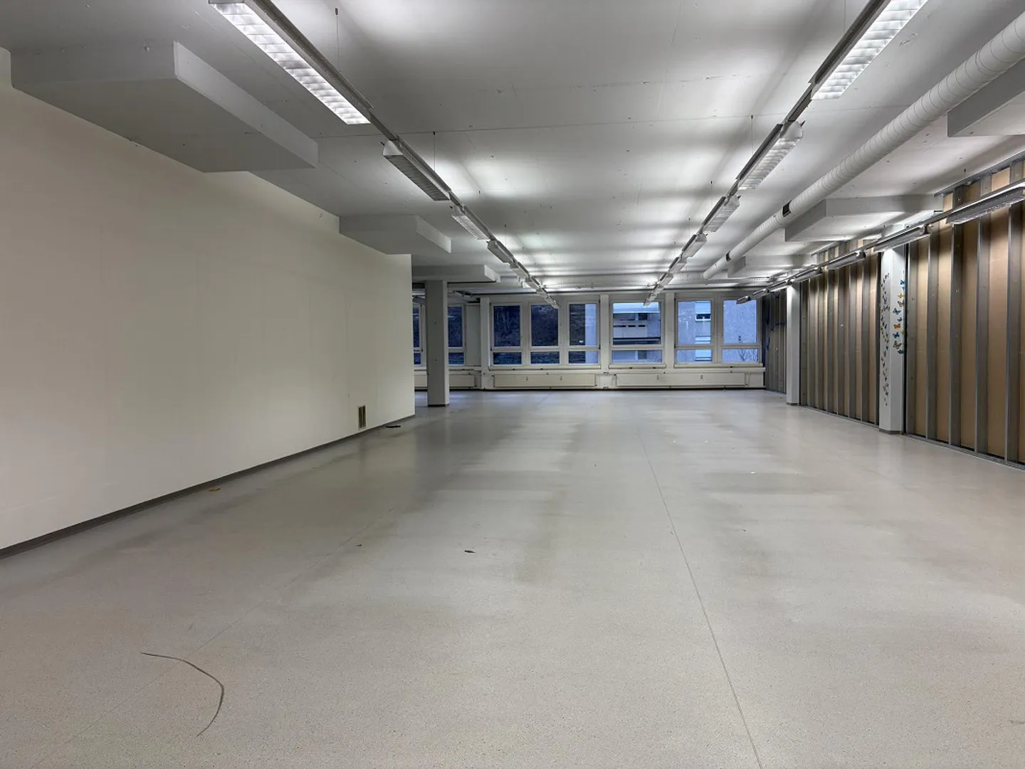 Espace commercial, logistique, bureau ou entrepôt abordable à louer - Photo 13 sur 18