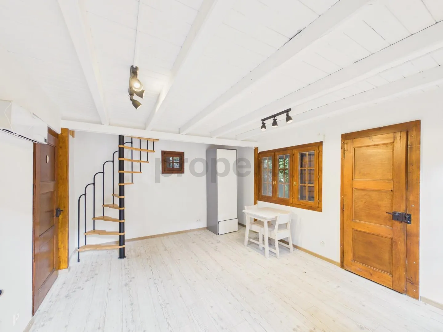 Authentic charm of wood, modern execution and terrace on the edge of green space - Photo 4 of 12