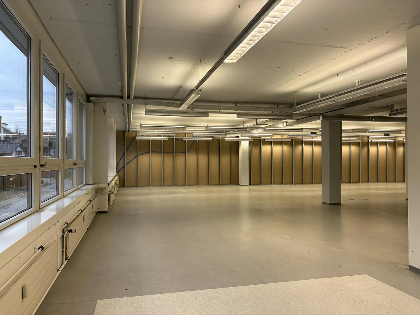 Espace commercial, logistique, bureau ou entrepôt abordable à louer - Photo 15 sur 18