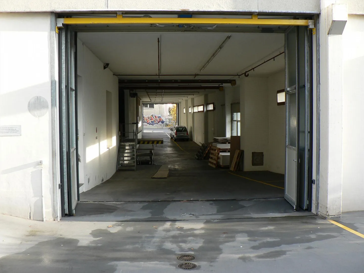 Espace commercial, logistique, bureau ou entrepôt abordable à louer - Photo 16 sur 18