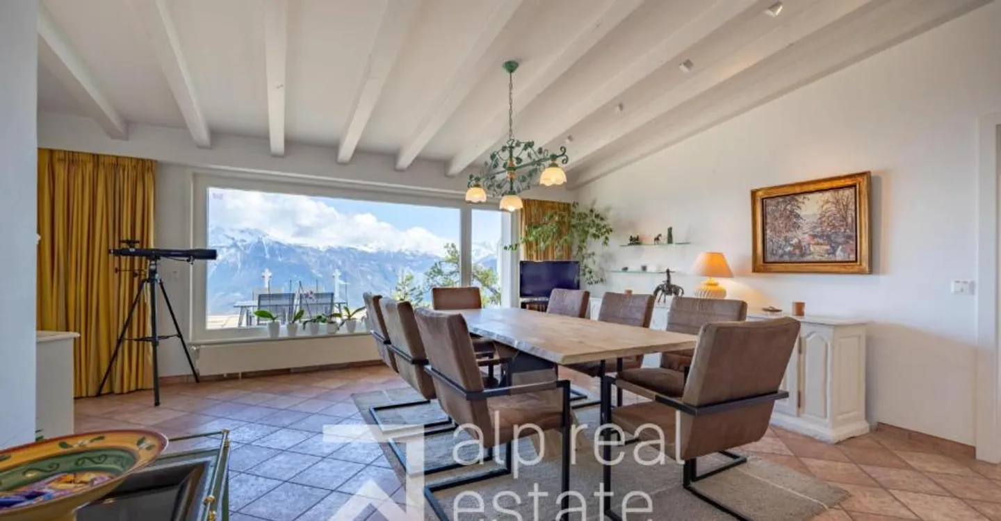 Exceptional penthouse with breathtaking views of the Alps - Photo 2 of 13