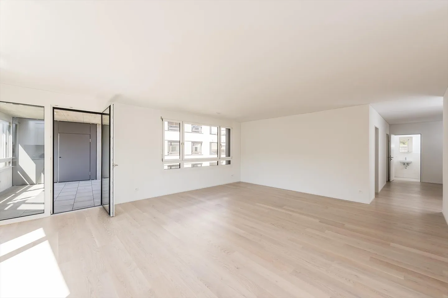 3.5 Room Apartment - Photo 3 of 6