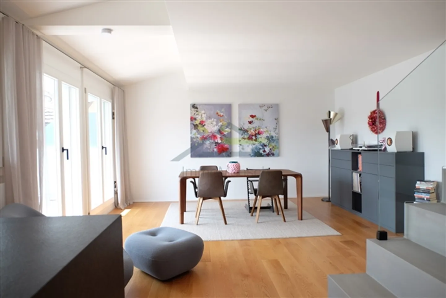 Appartement en duplex moderne et stylé rénové au cœur de St. Johann - Photo 3 sur 11