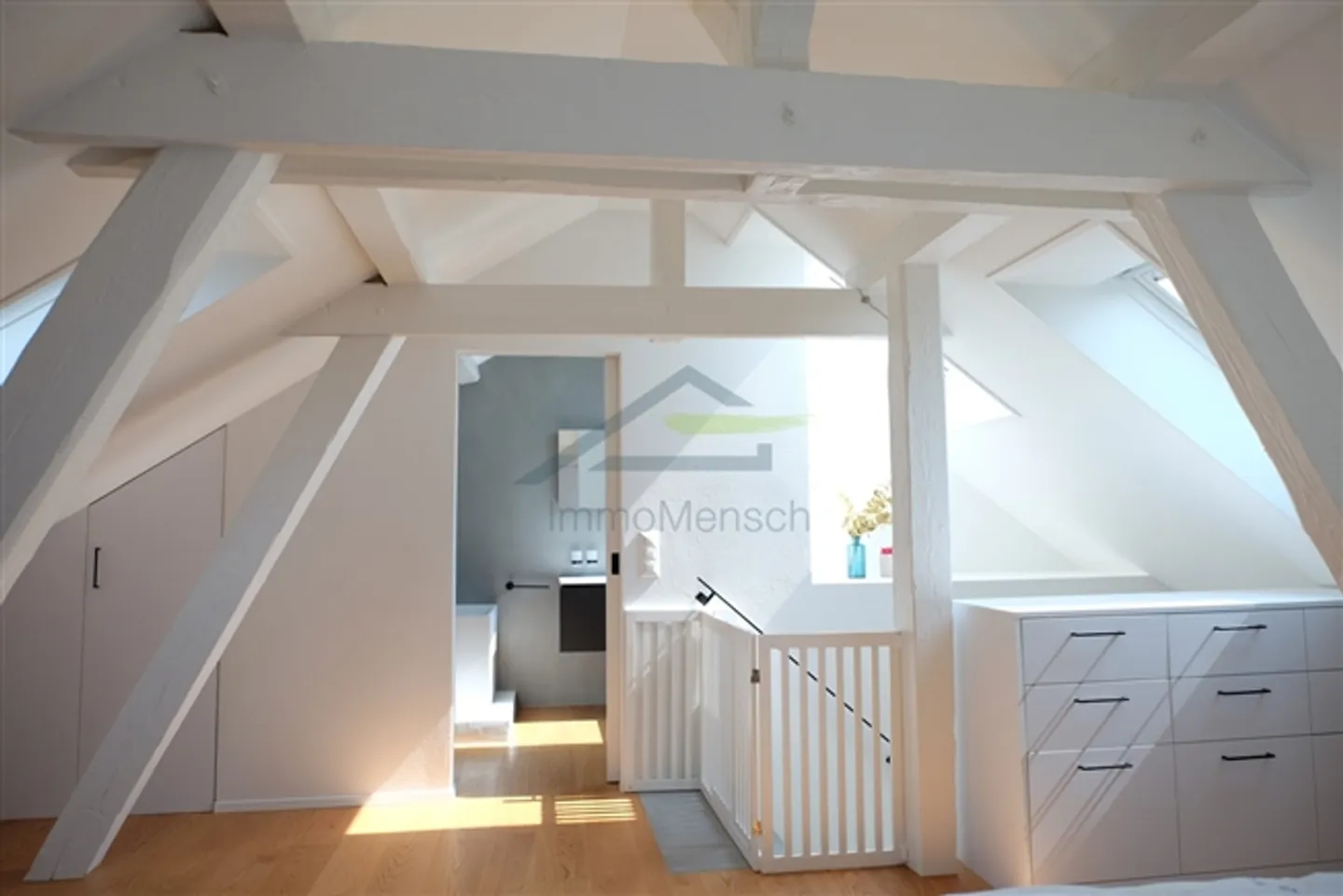 Appartement en duplex moderne et stylé rénové au cœur de St. Johann - Photo 2 sur 11