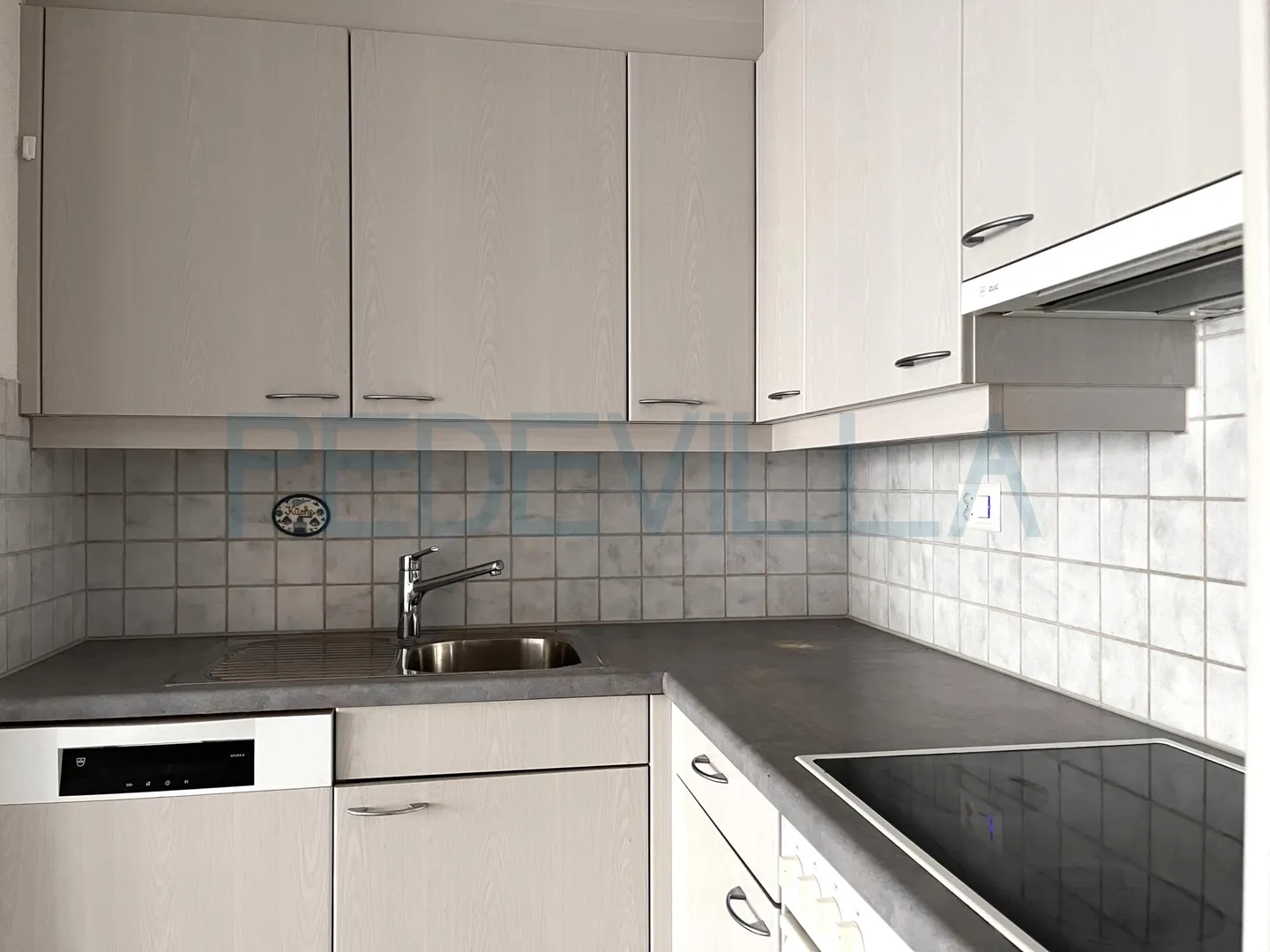 Charming 2.5-room apartment located on the 1st floor - Photo 4 of 12