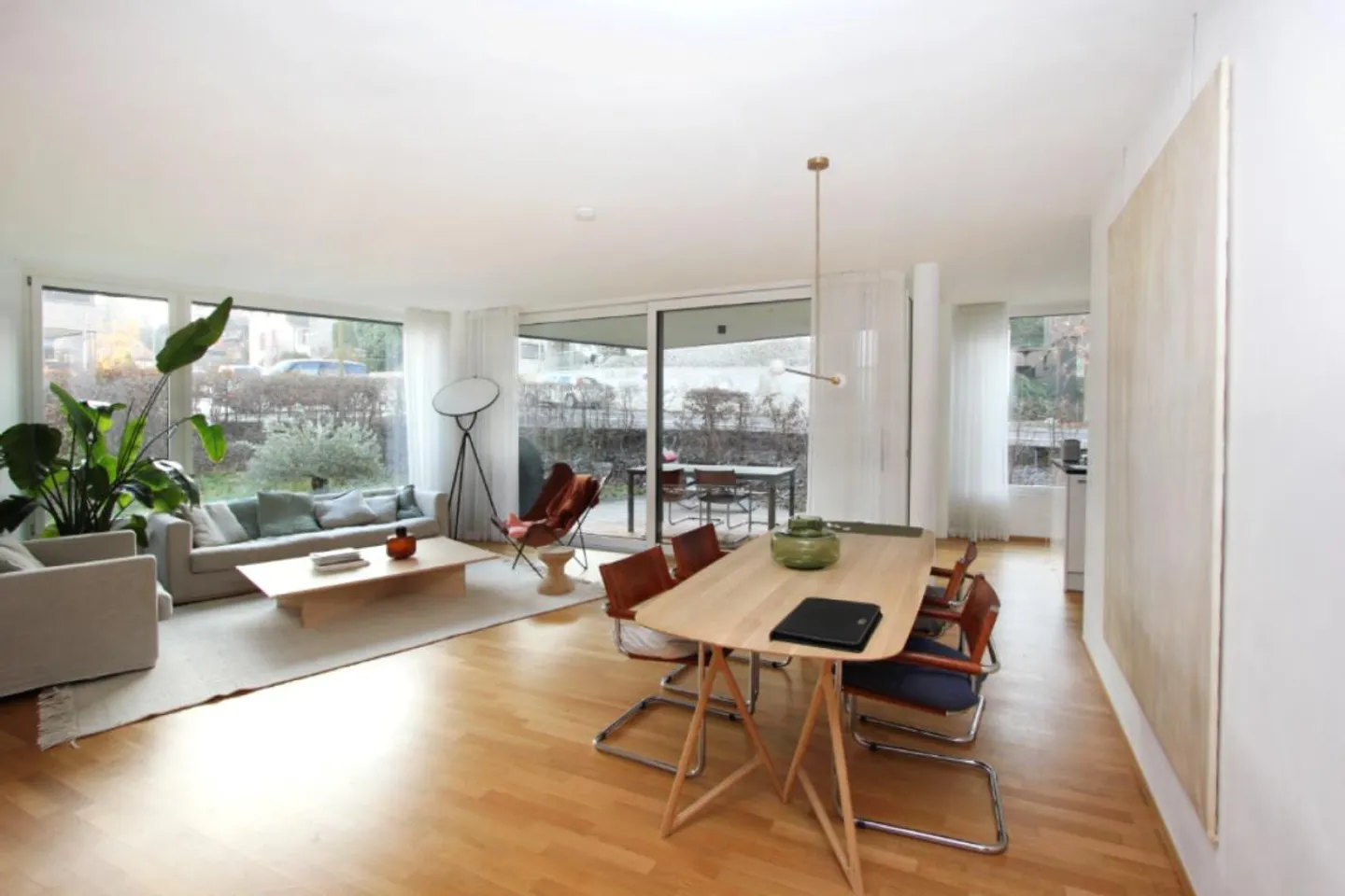 Moderne 3.5-Zimmerwohnung mit Garten und Autoeinstellplatz - Foto 3 von 12
