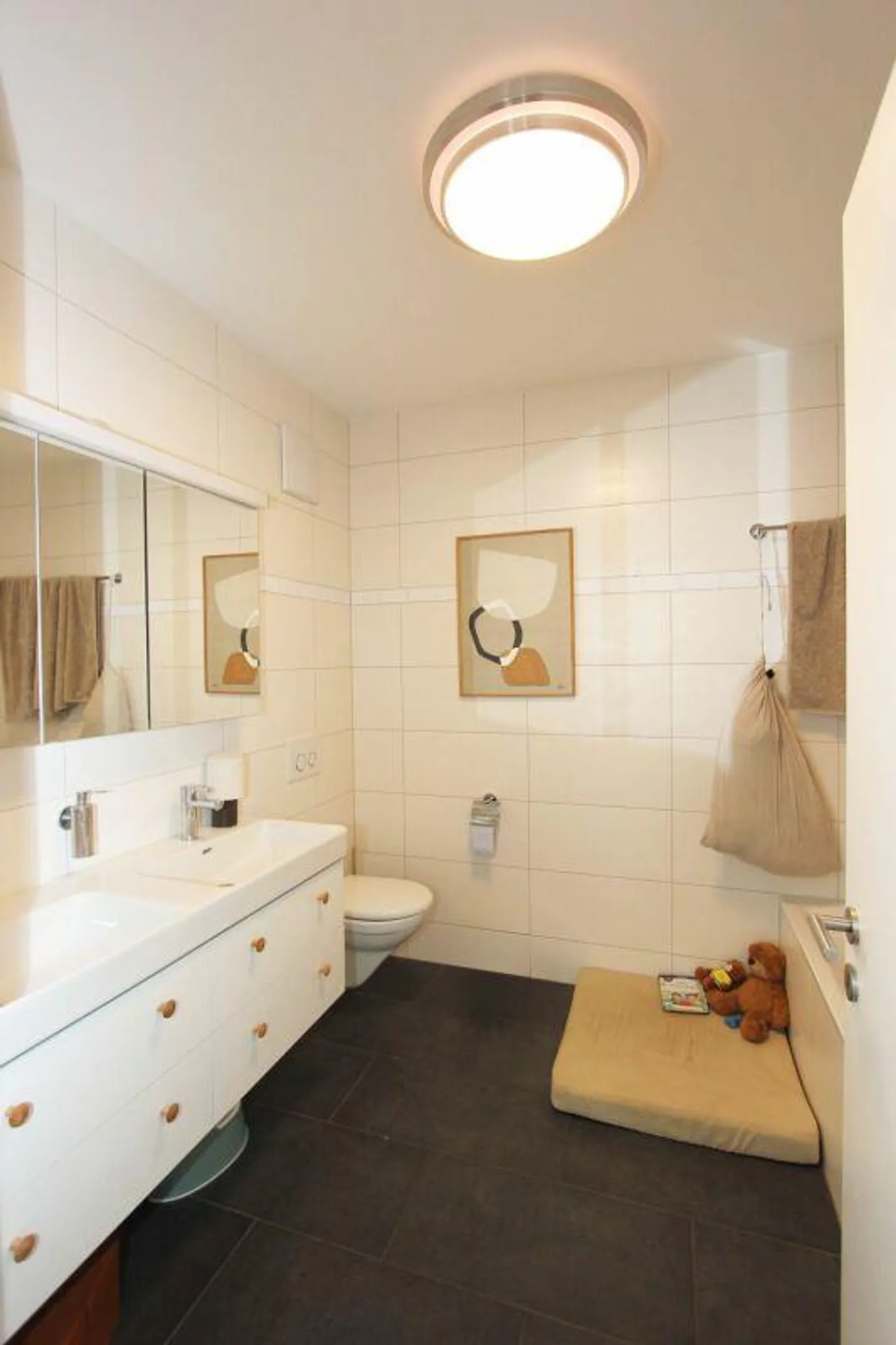 Moderne 3.5-Zimmerwohnung mit Garten und Autoeinstellplatz - Foto 7 von 12