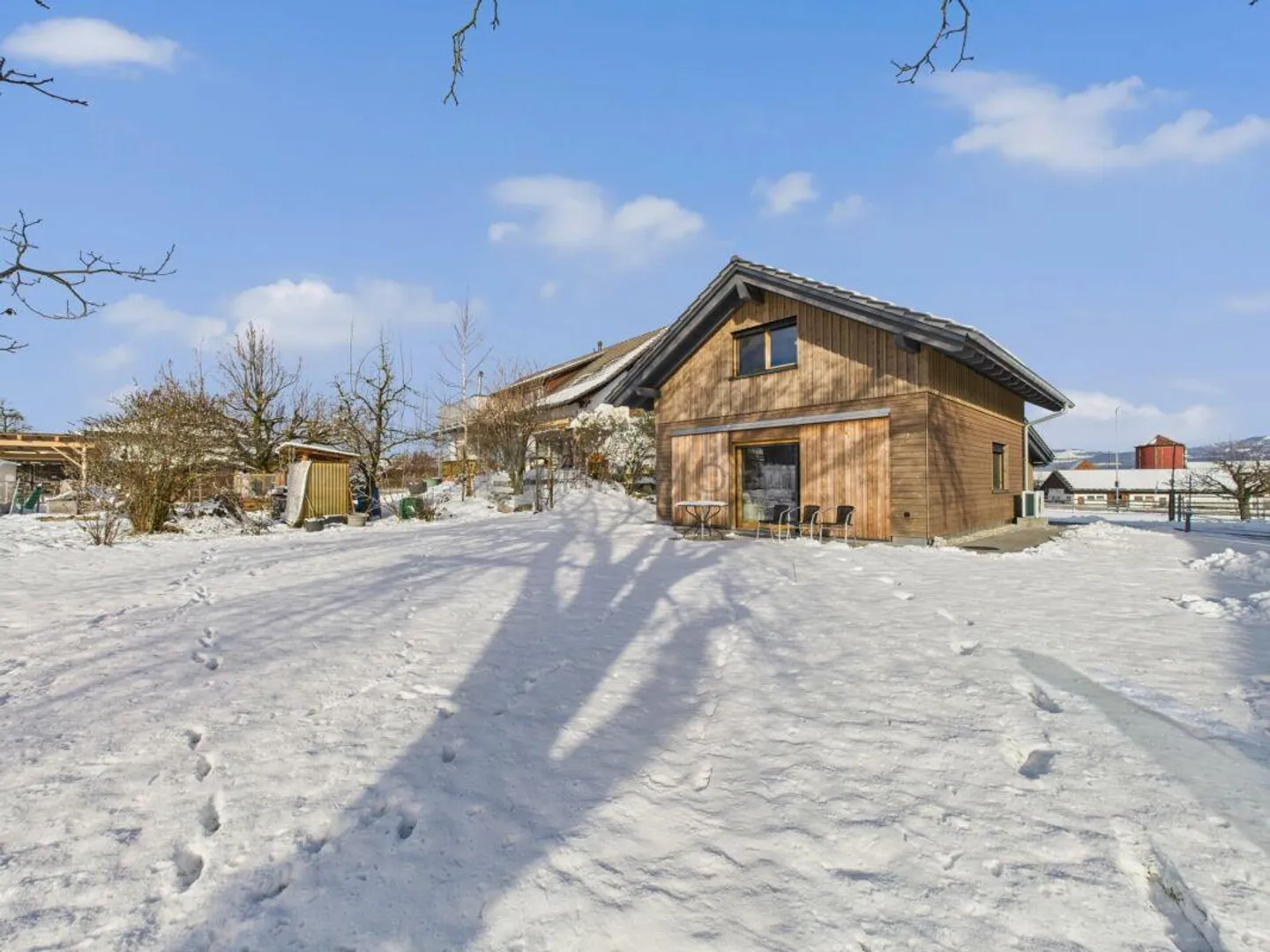 Casa unifamiliare sostenibile con standard Minergie a Lachen, favorevole dal punto di vista fiscale - Foto 1 di 13