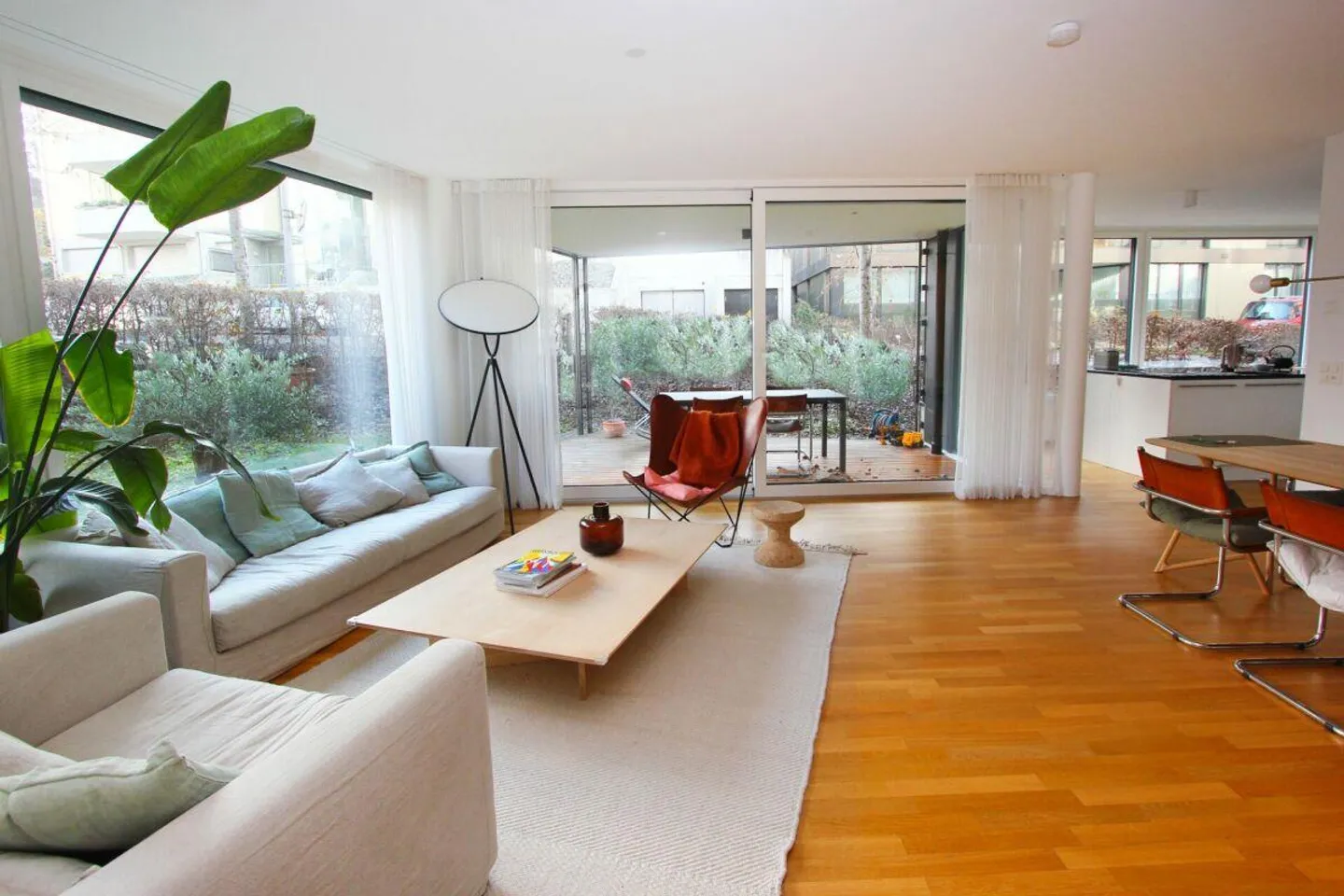 Moderne 3.5-Zimmerwohnung mit Garten und Autoeinstellplatz - Foto 4 von 12