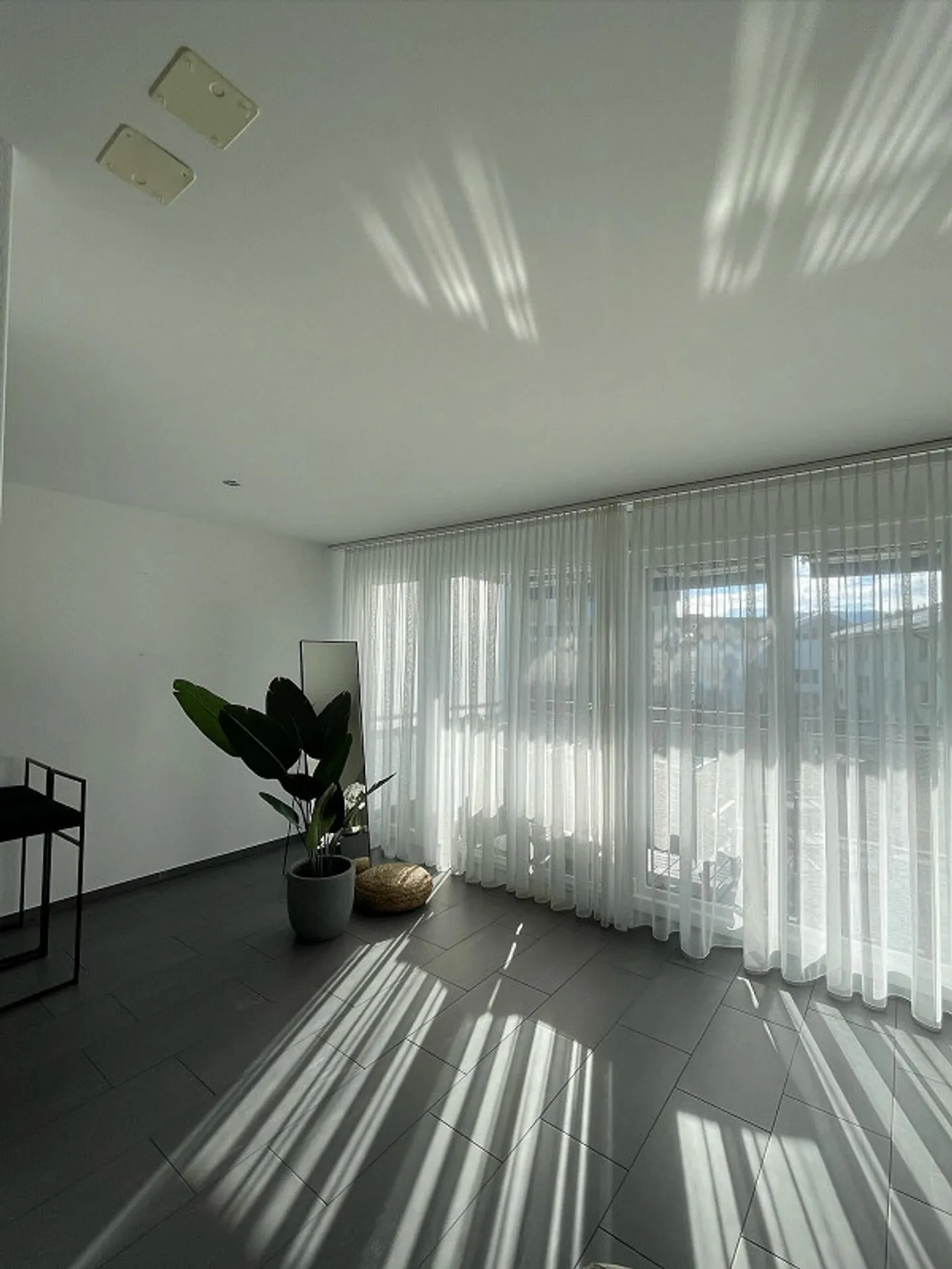 Moderne 4.5-Zimmer-Wohnung mit Balkon und Garage in Hunzenschwil - Foto 3 von 15