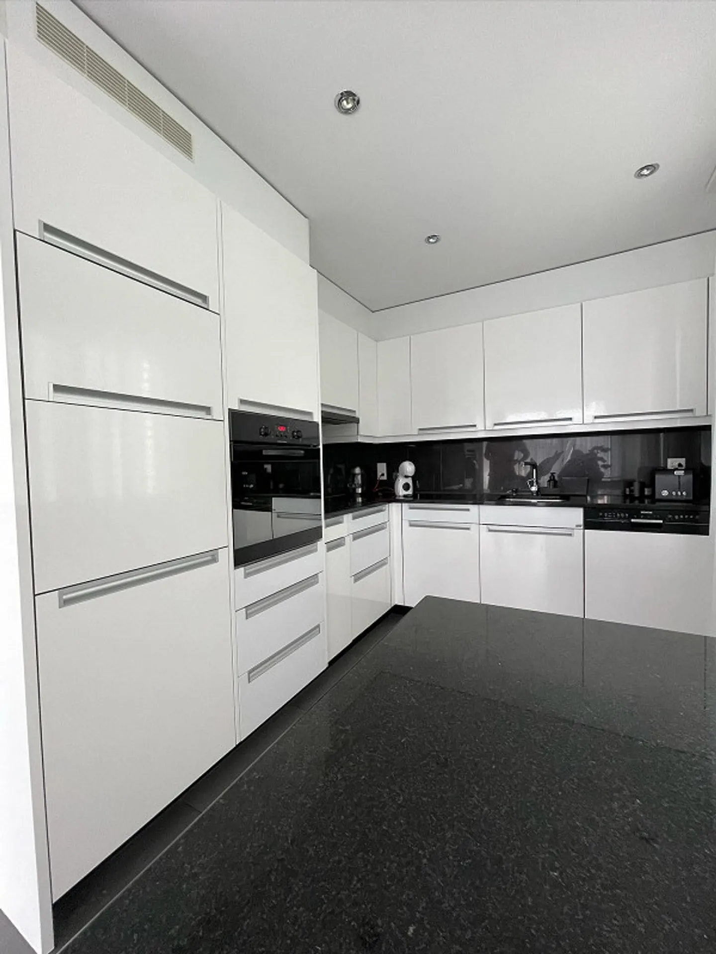 Moderne 4.5-Zimmer-Wohnung mit Balkon und Garage in Hunzenschwil - Foto 5 von 15