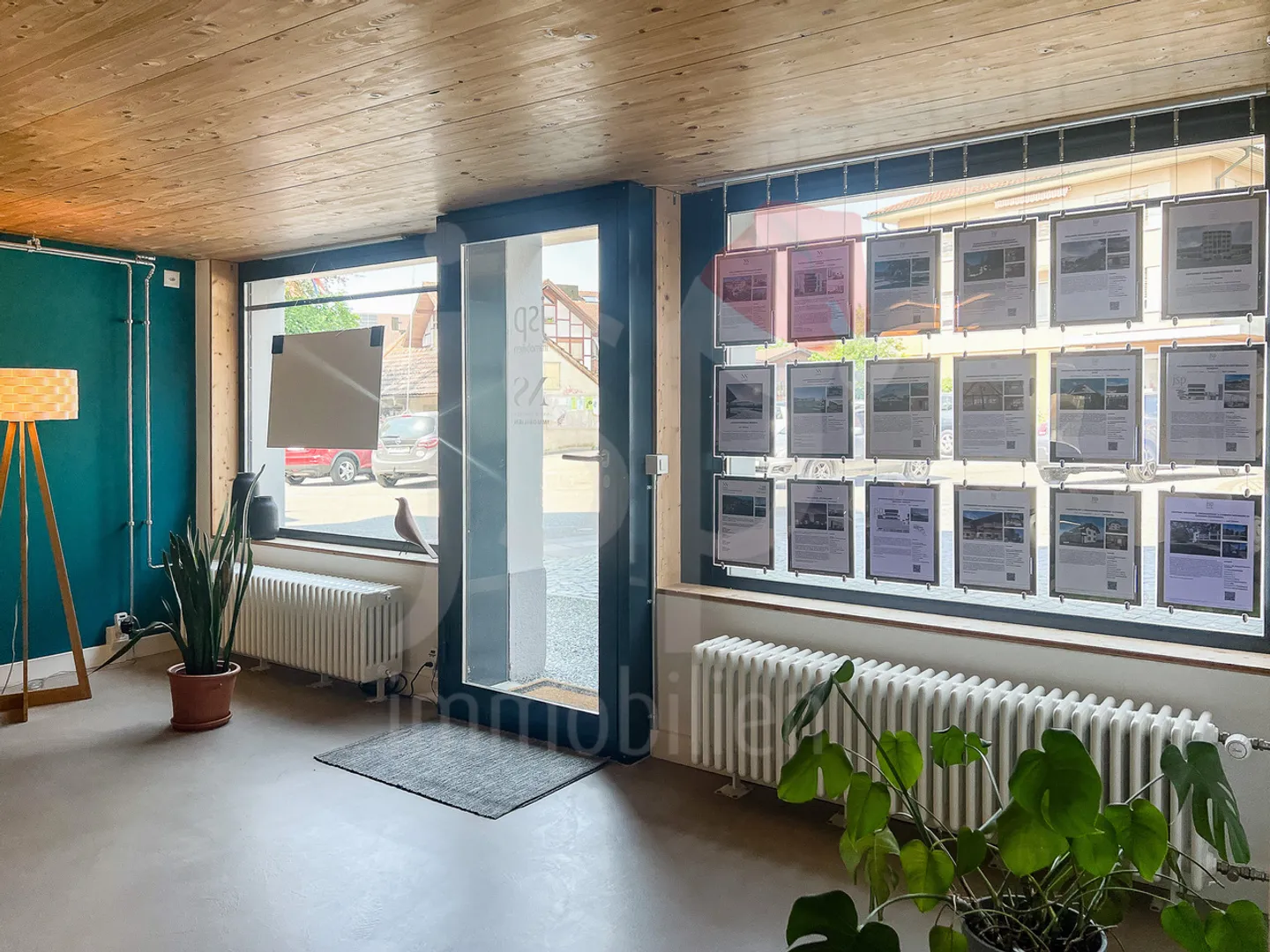 In the middle of the village; premises for office, sales - Photo 4 of 11