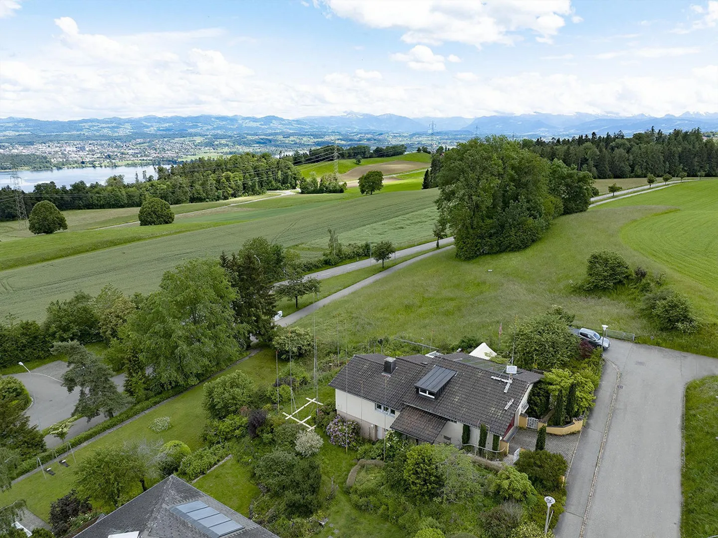 New penthouse with breathtaking lake and panoramic views - Photo 6 of 11