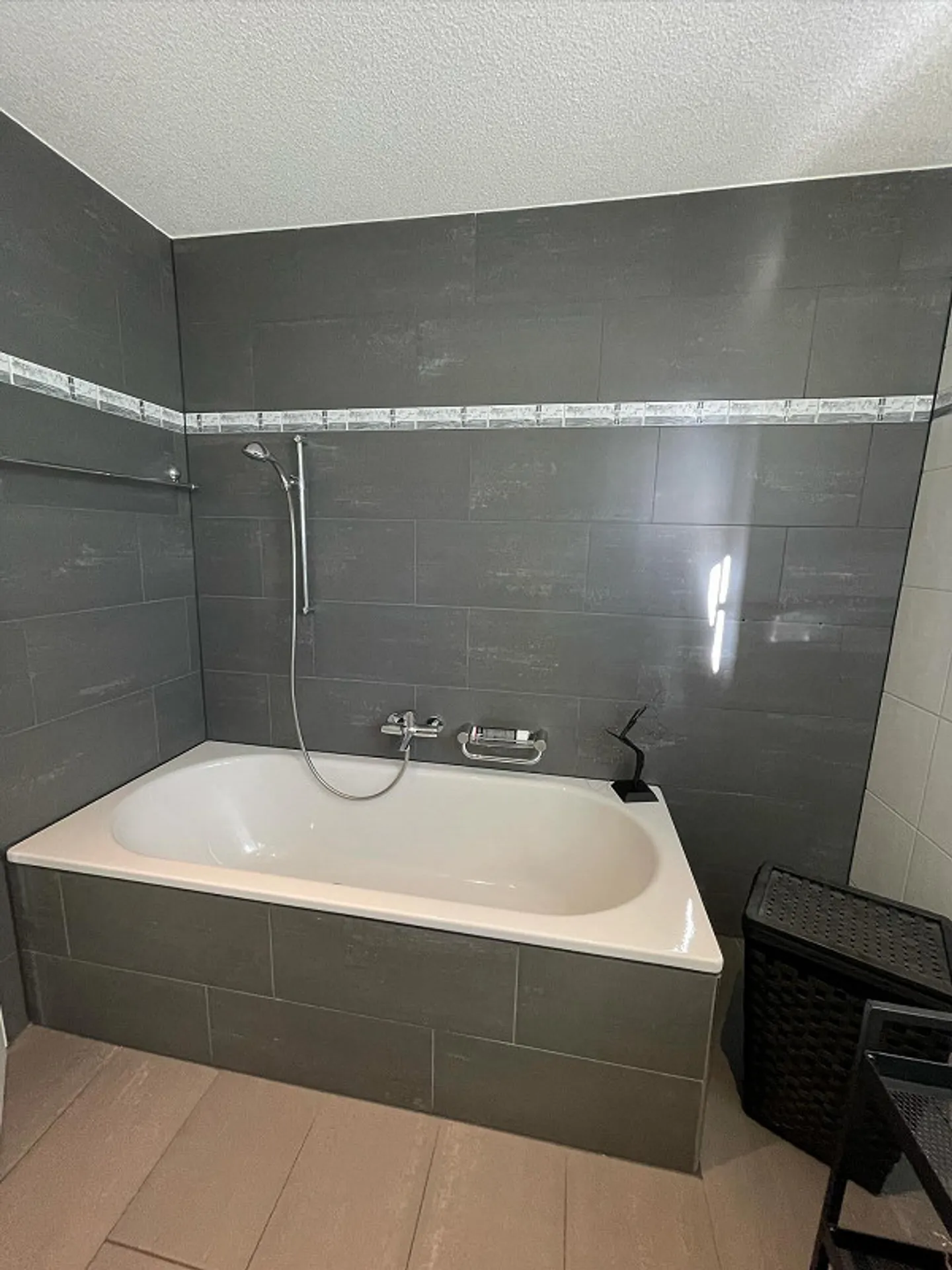 Moderne 4.5-Zimmer-Wohnung mit Balkon und Garage in Hunzenschwil - Foto 9 von 15