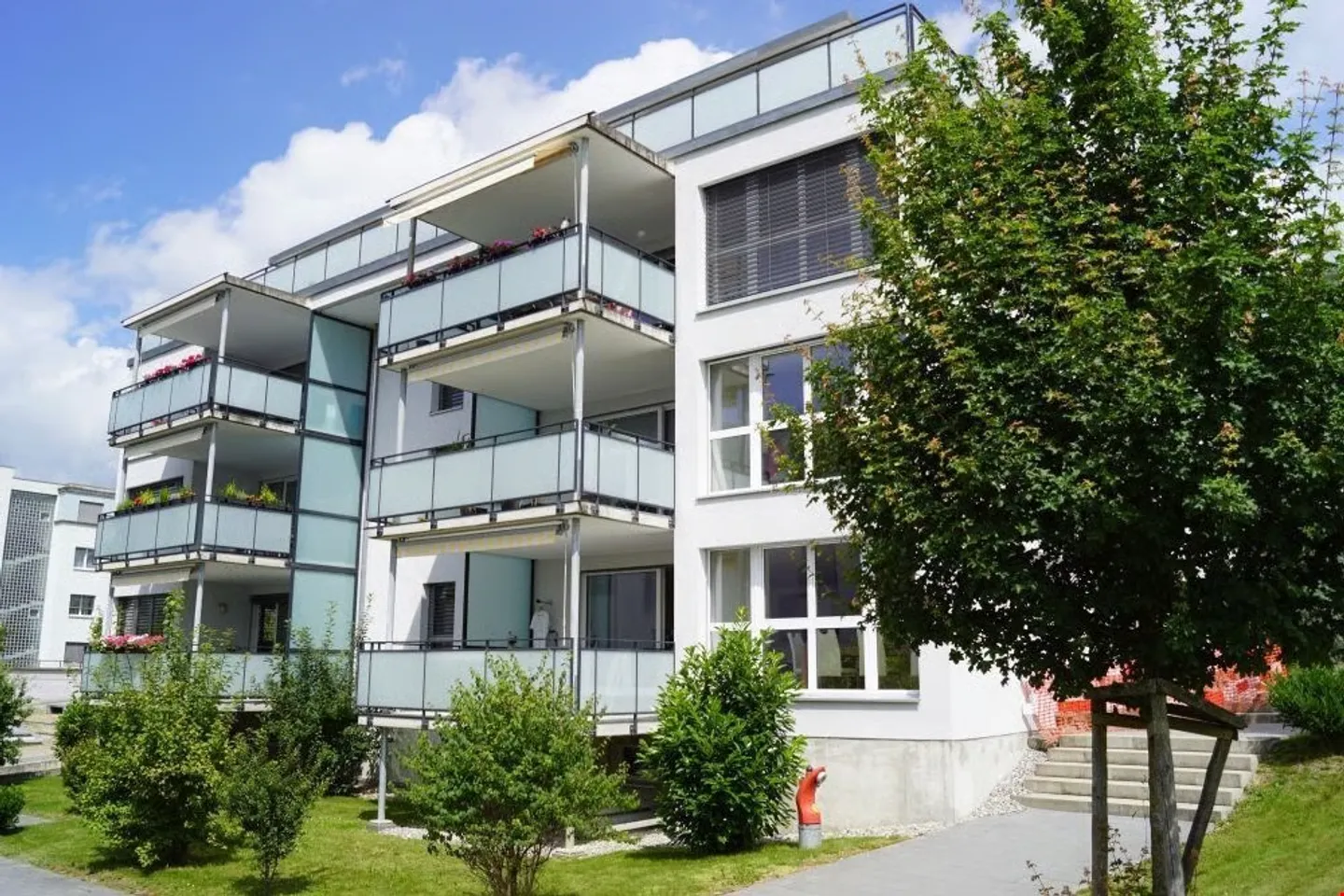 Spacious and bright 3.5-room apartment in a quiet residential area - Photo 1 of 9