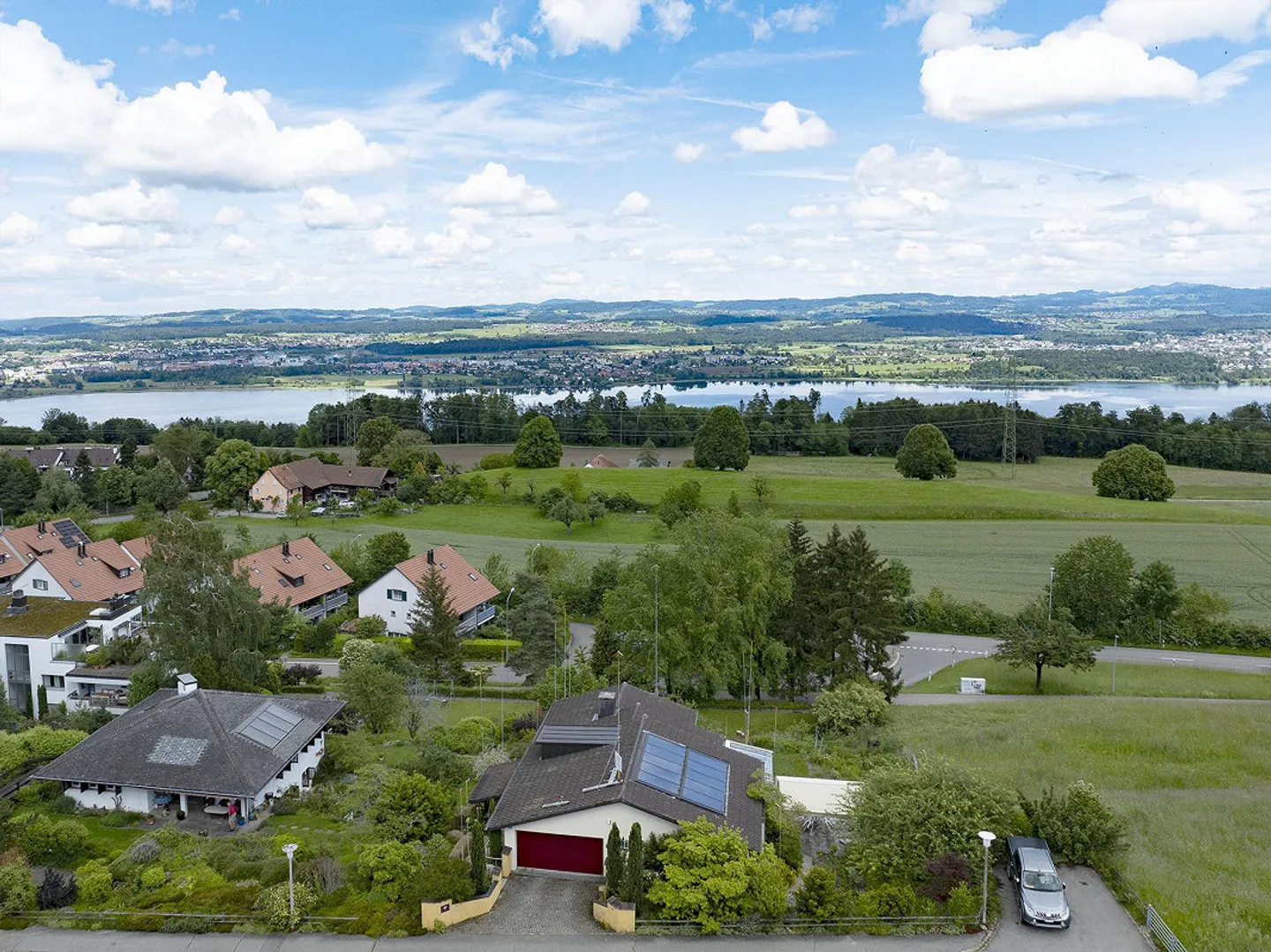New penthouse with breathtaking lake and panoramic views - Photo 7 of 11
