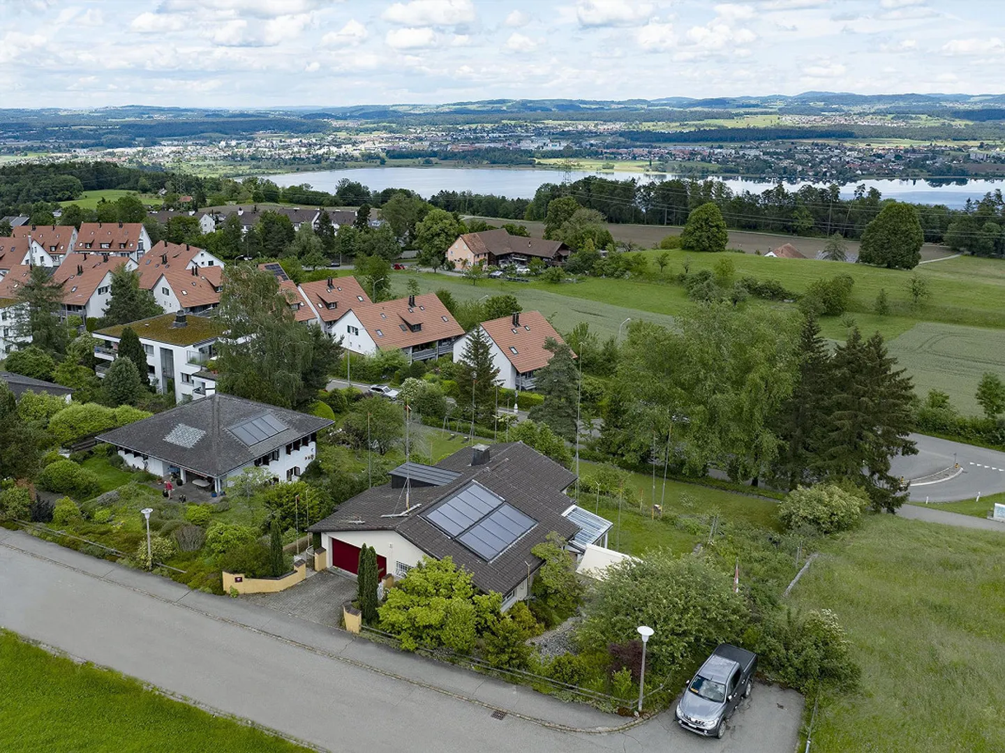 New penthouse with breathtaking lake and panoramic views - Photo 8 of 11