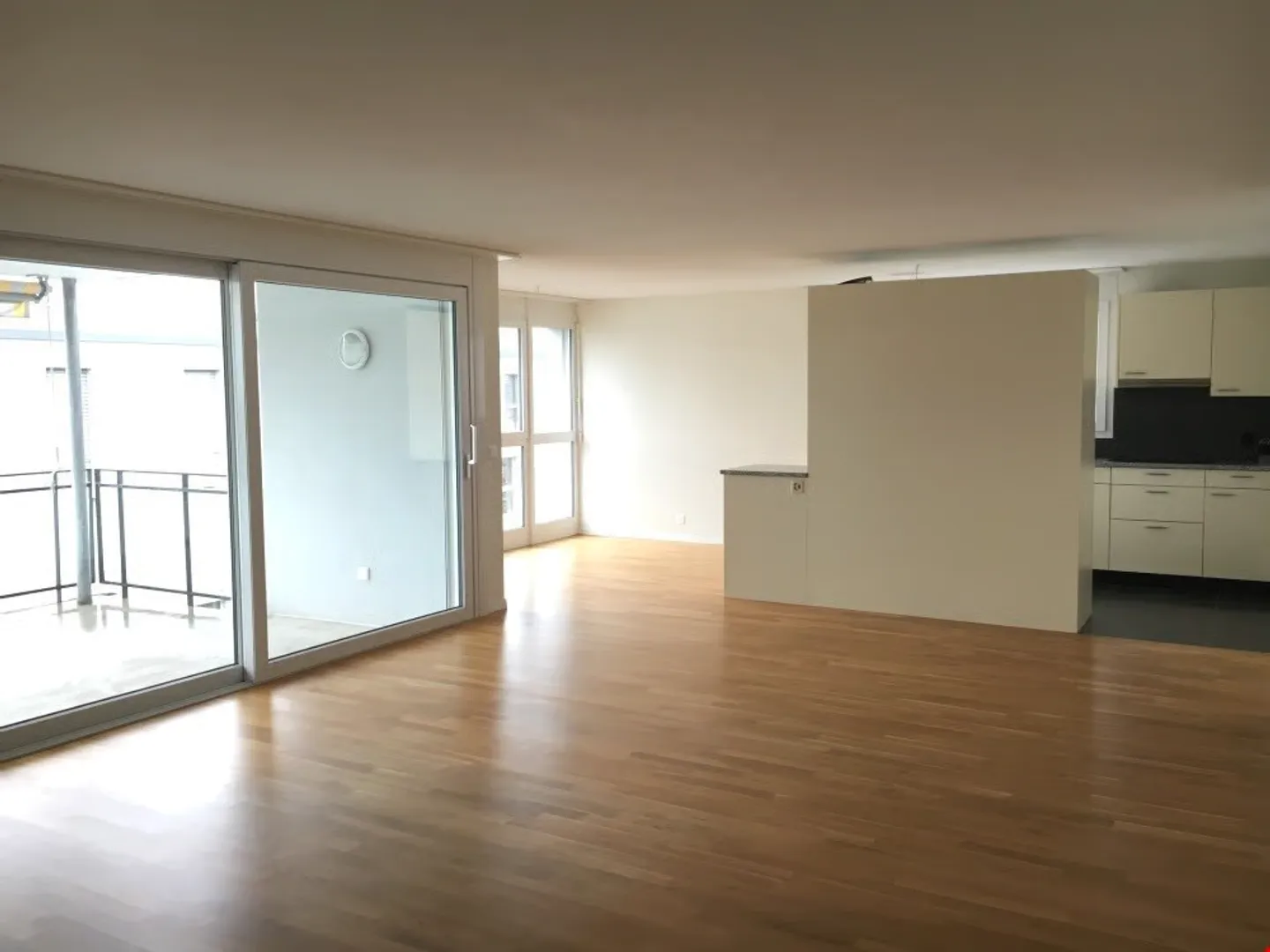Spacious and bright 3.5-room apartment in a quiet residential area - Photo 3 of 9