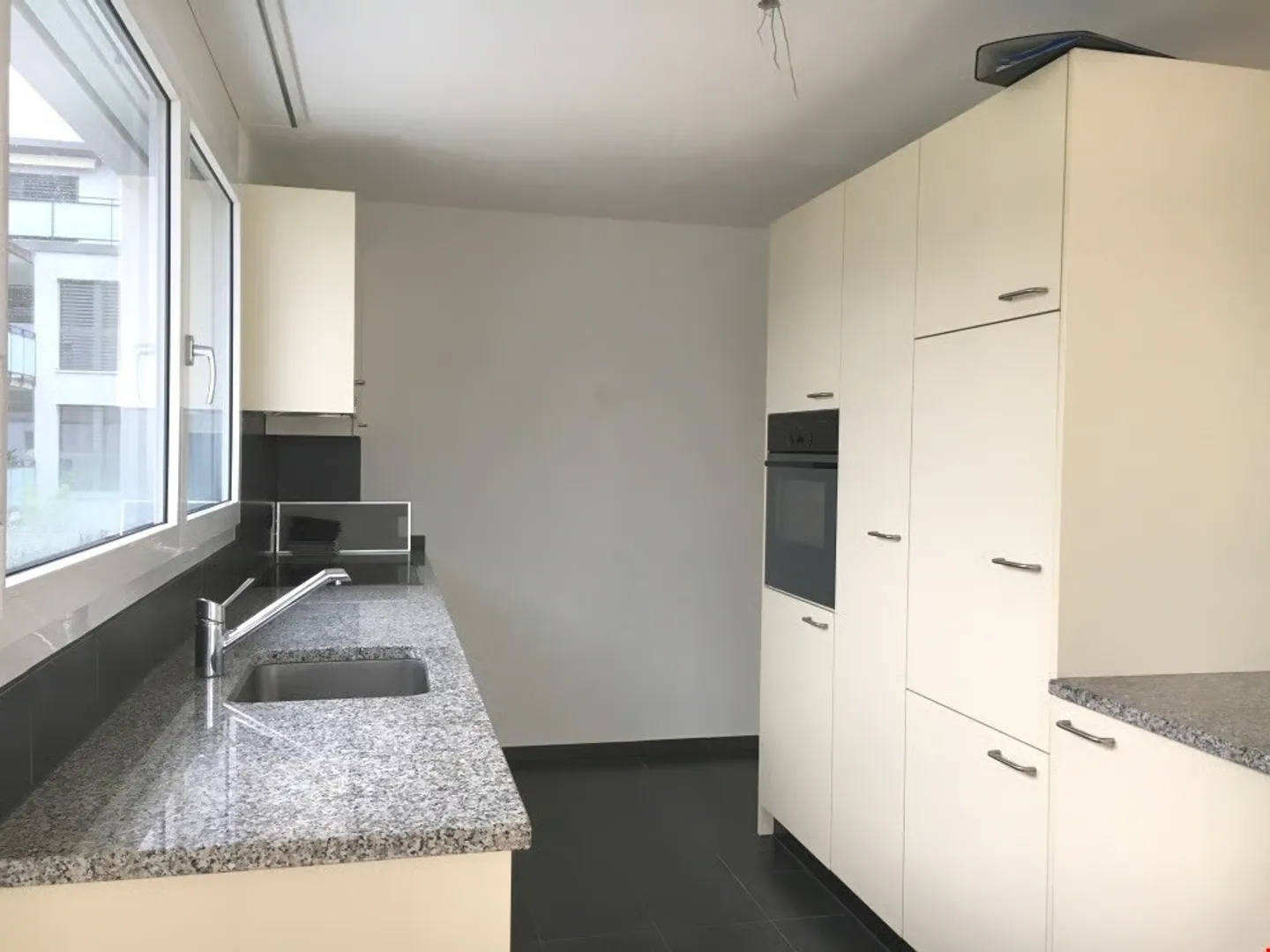 Spacious and bright 3.5-room apartment in a quiet residential area - Photo 4 of 9