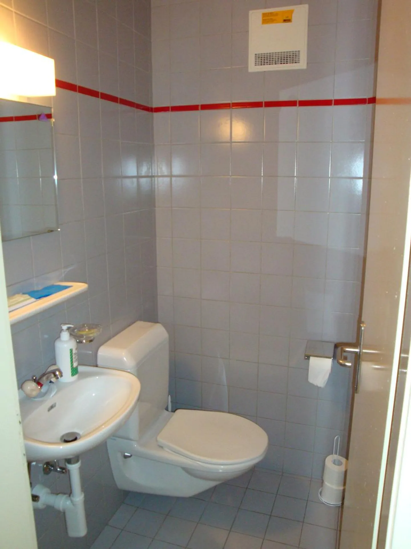 Rue de la Serre 3, Neuchâtel - Gewerbefläche mit 3 Räumen im Erdgeschoss - Foto 11 von 12