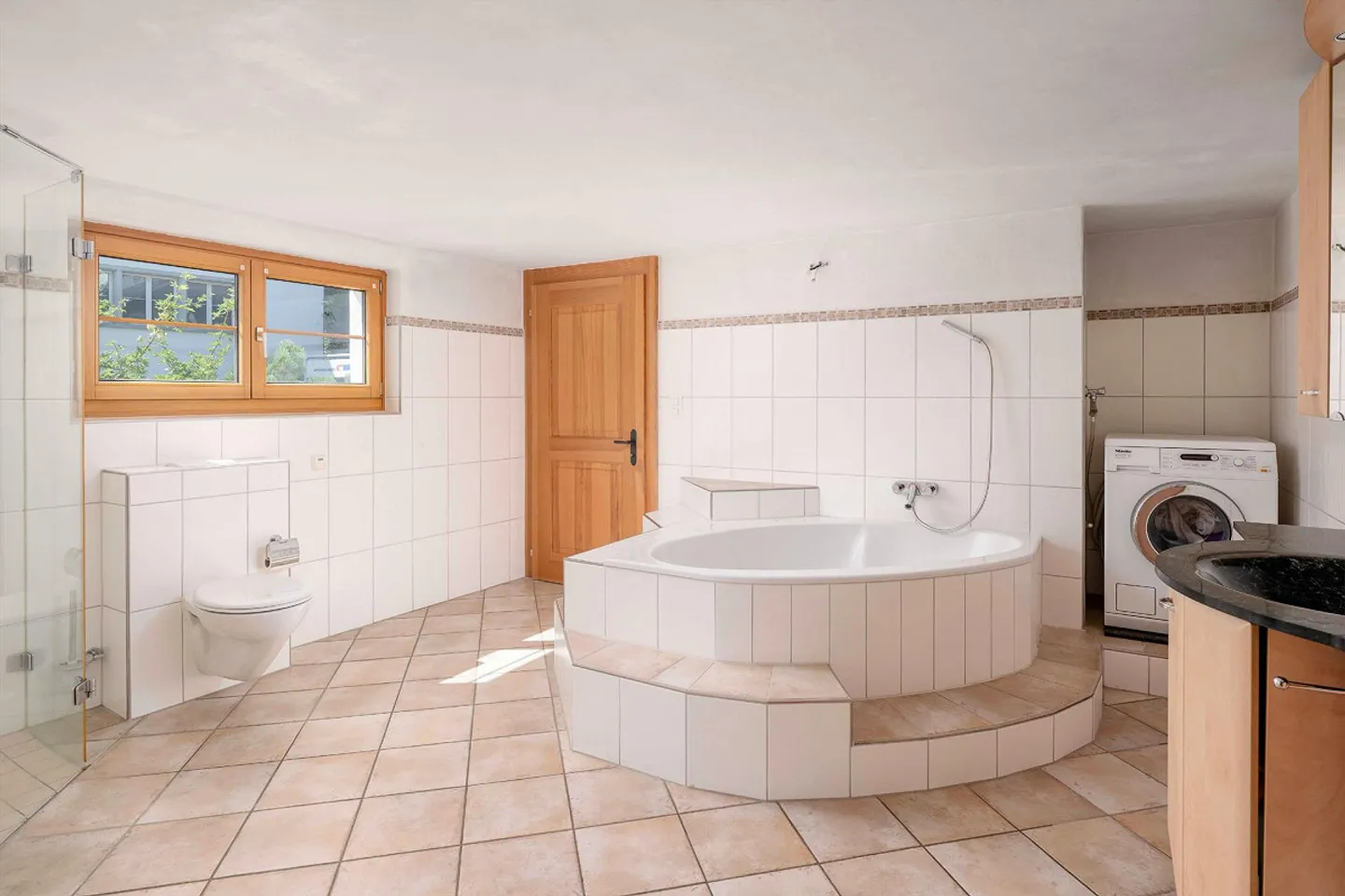 Tradizione e Comfort - Elegantemente Combinati - Foto 7 di 8