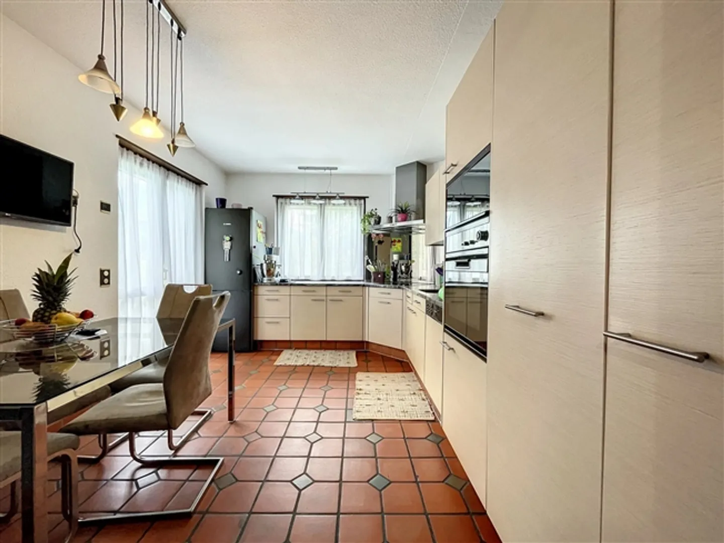 Extraordinary villa with outbuilding - Photo 4 of 15