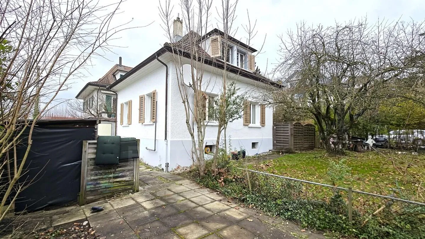 Maison individuelle dans un emplacement central avec un grand potentiel - Photo 1 sur 6