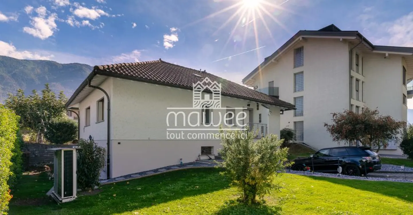 Spacious individual villa of 237m2 with garden in Saillon - Photo 1 of 12