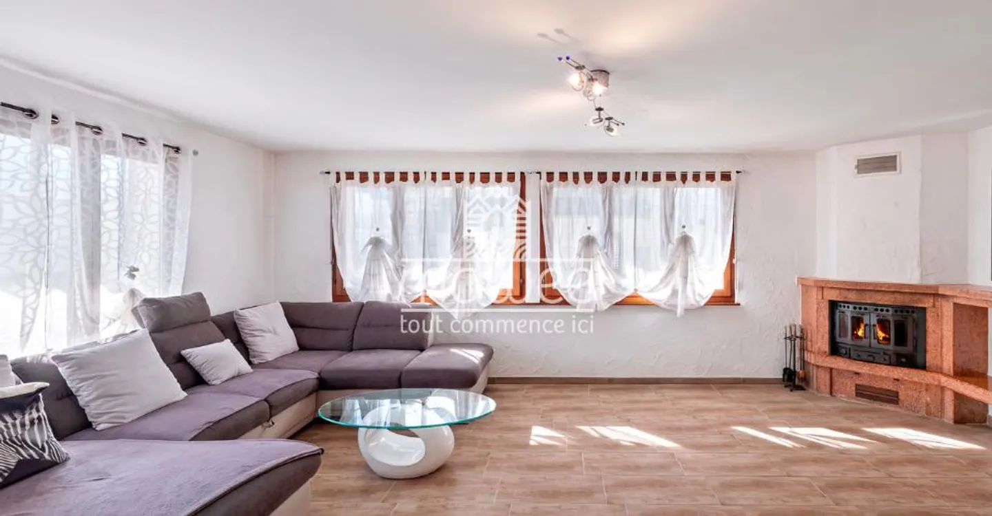 Spacious individual villa of 237m2 with garden in Saillon - Photo 3 of 12