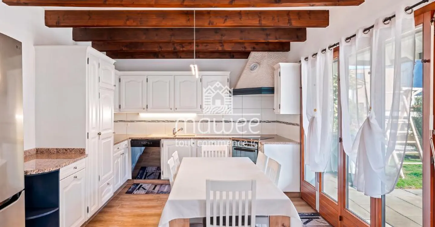 Spacious individual villa of 237m2 with garden in Saillon - Photo 2 of 12