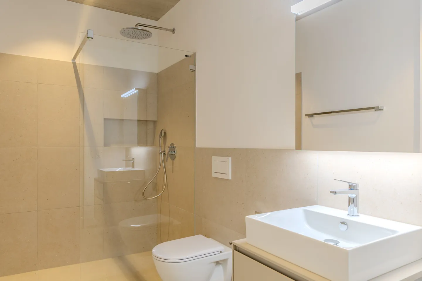 Appartement spacieux avec jardin - Photo 6 sur 10