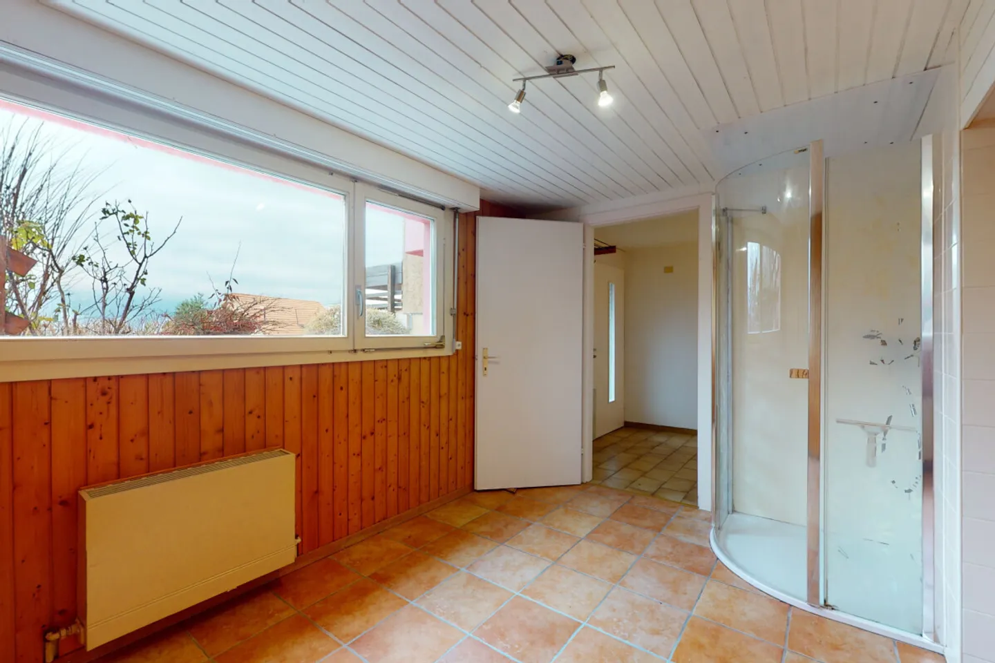 Family villa with modular layout and panoramic view of the lake and the Alps - Photo 10 of 13