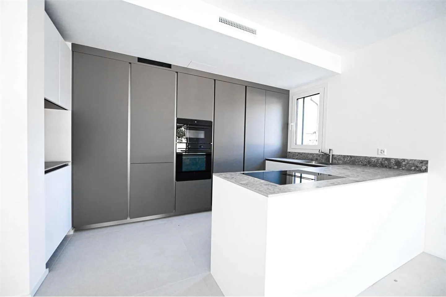 BARBENGO - Penthouse 4.5 Rooms - Rent with Purchase Option - Photo 3 of 9