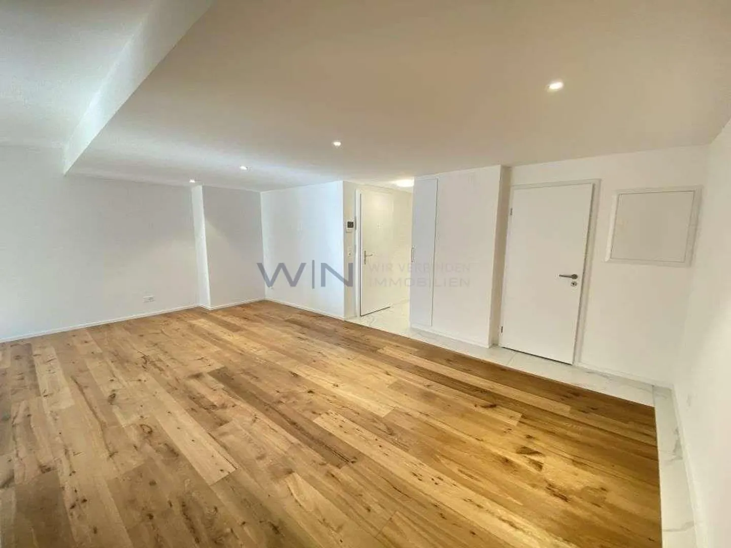 Newly Built Gem: 2.5 Room Alpine Chic - Photo 2 of 9