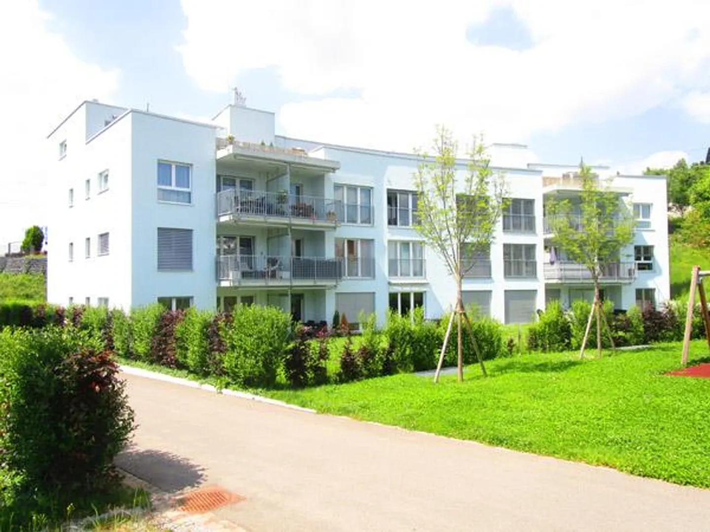 Einstellplatz in Zufikon per sofort verfügbar - Foto 1 von 4