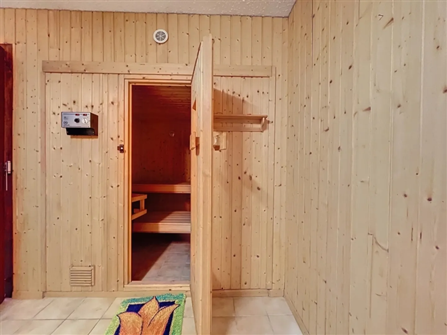 Extraordinary villa with outbuilding - Photo 10 of 15