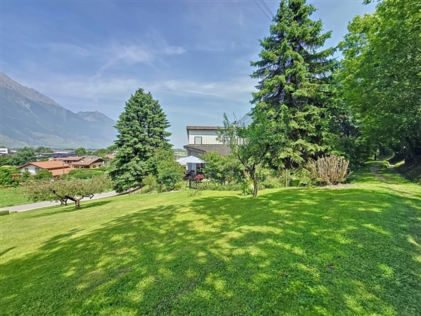 Extraordinary villa with outbuilding - Photo 15 of 15