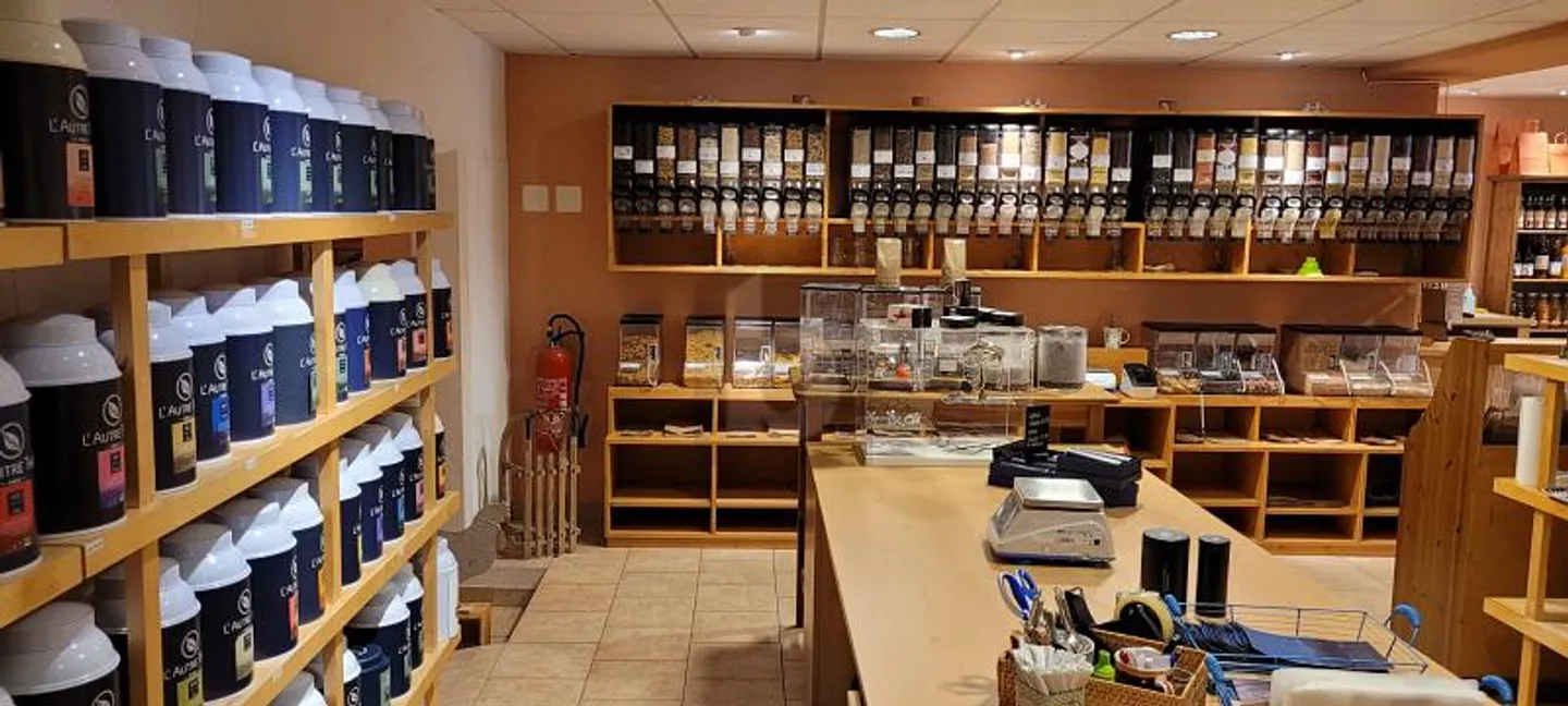 NEGOZIO RINNOVATO, MODERNO, SPAZIOSO, CENTRALE - Foto 4 di 5