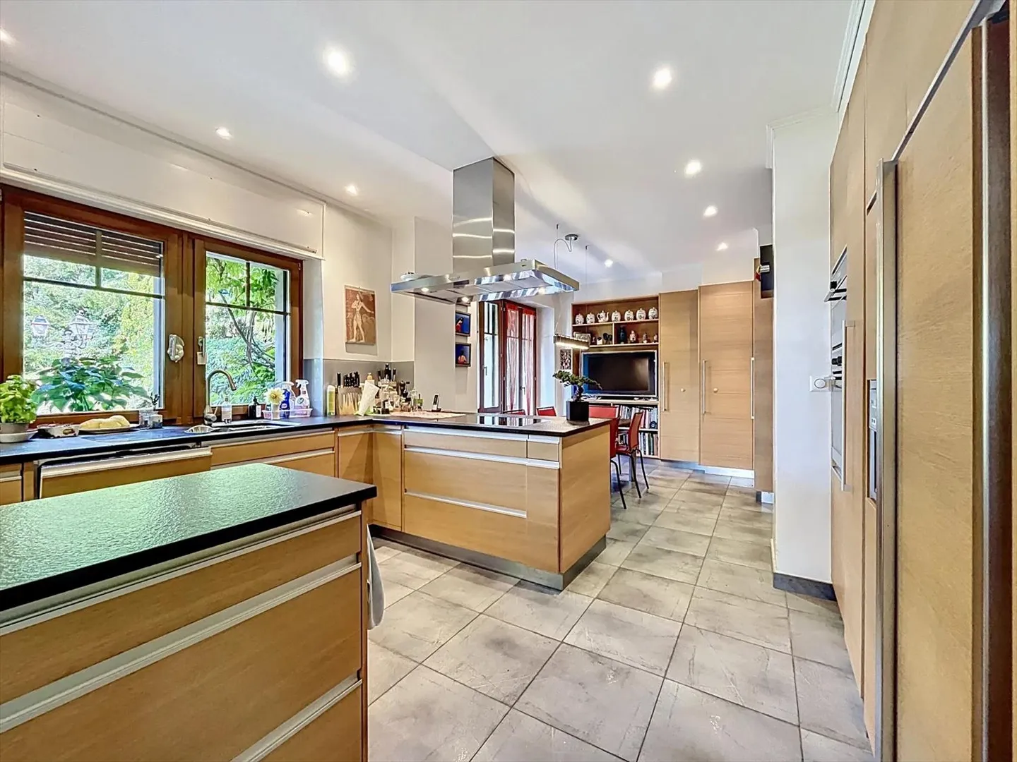 Property with panoramic views and rental income - Photo 4 of 13