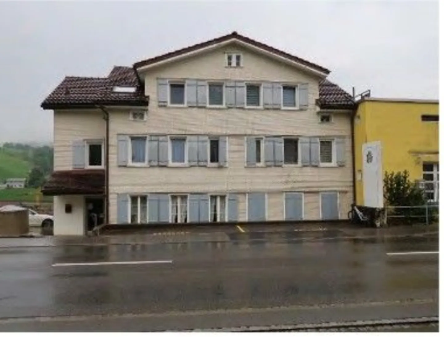 Mischgenutztes Gebäude kaufen - Foto 2 von 9