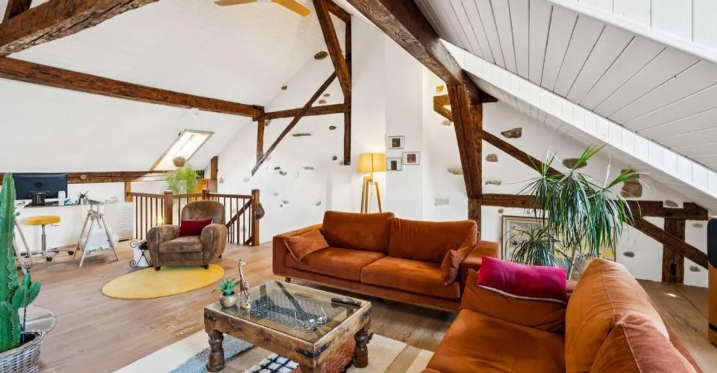Charaktervolles Dorfhaus mit Blick auf den Neuenburgersee! - Foto 9 von 11