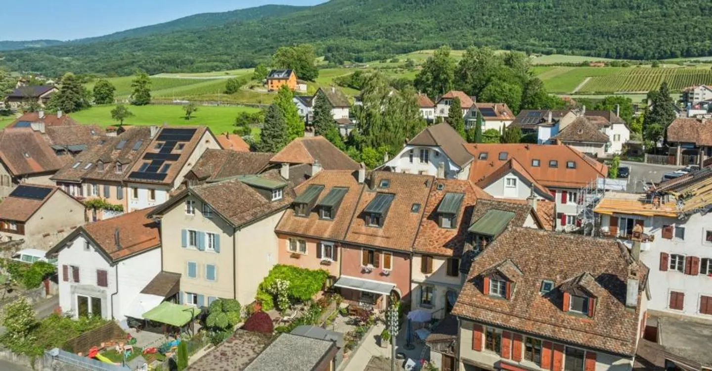 Charaktervolles Dorfhaus mit Blick auf den Neuenburgersee! - Foto 11 von 11