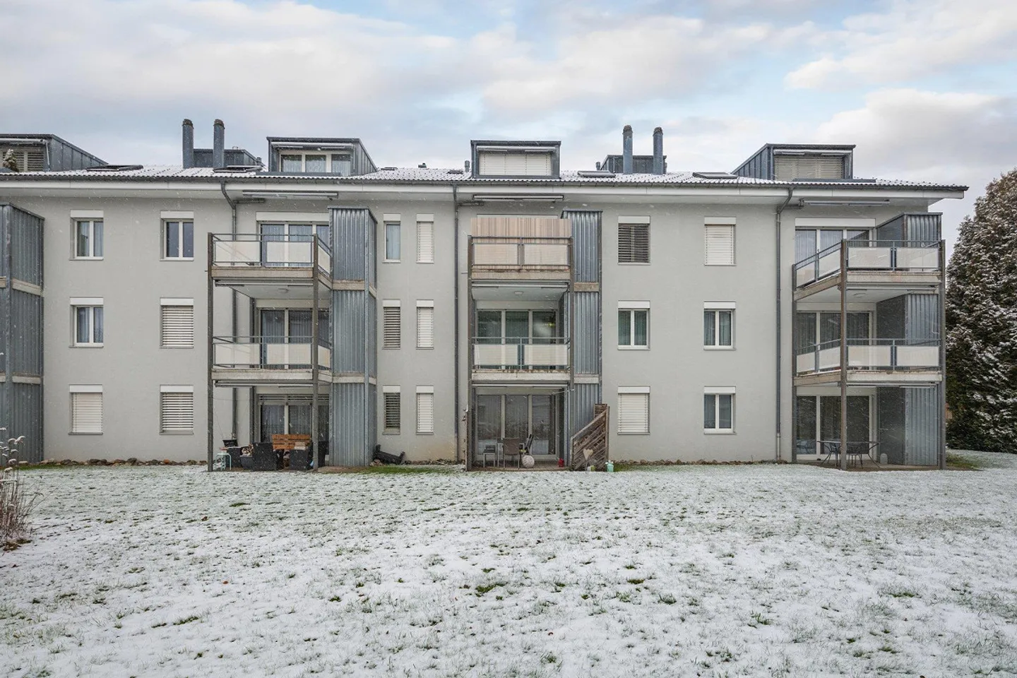 Charmante appartement 3.5 pièces avec balcon et soleil du soir à Kölliken - Photo 1 sur 9