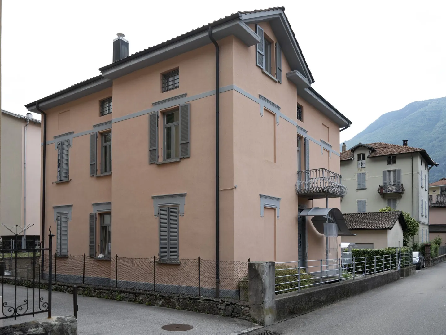 2 APPARTAMENTI 4.5 LOCALI - INTERESSANTE OFFERTA ANCHE A REDDITO - Foto 7 di 12